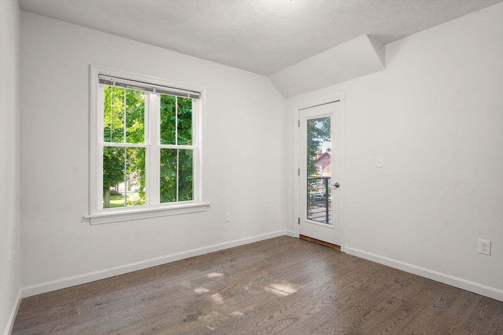 599 Broadway # 2F