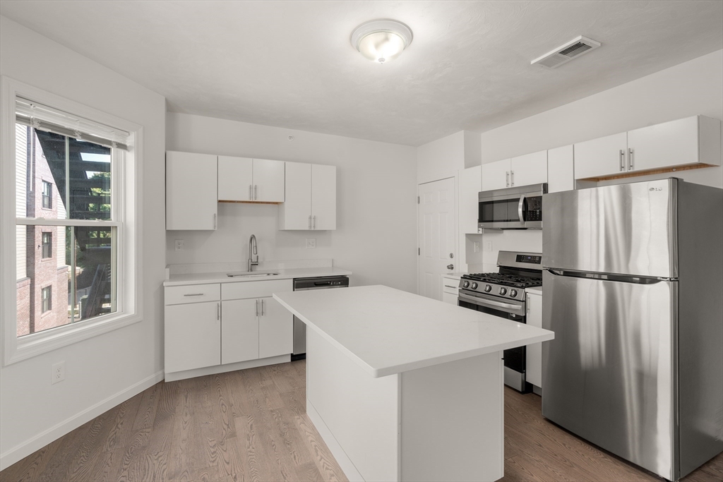 599 Broadway # 2F