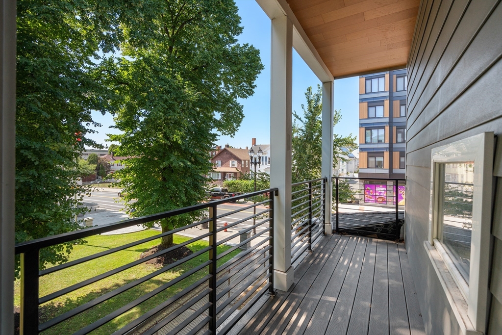 599 Broadway # 2F