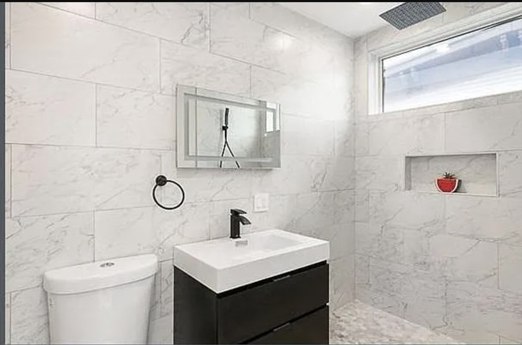 182 W 7th Unit: PH3
