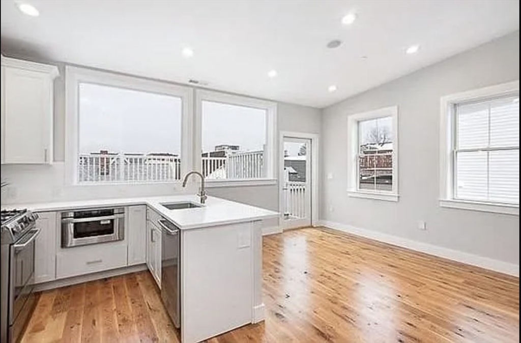 182 W 7th Unit: PH3