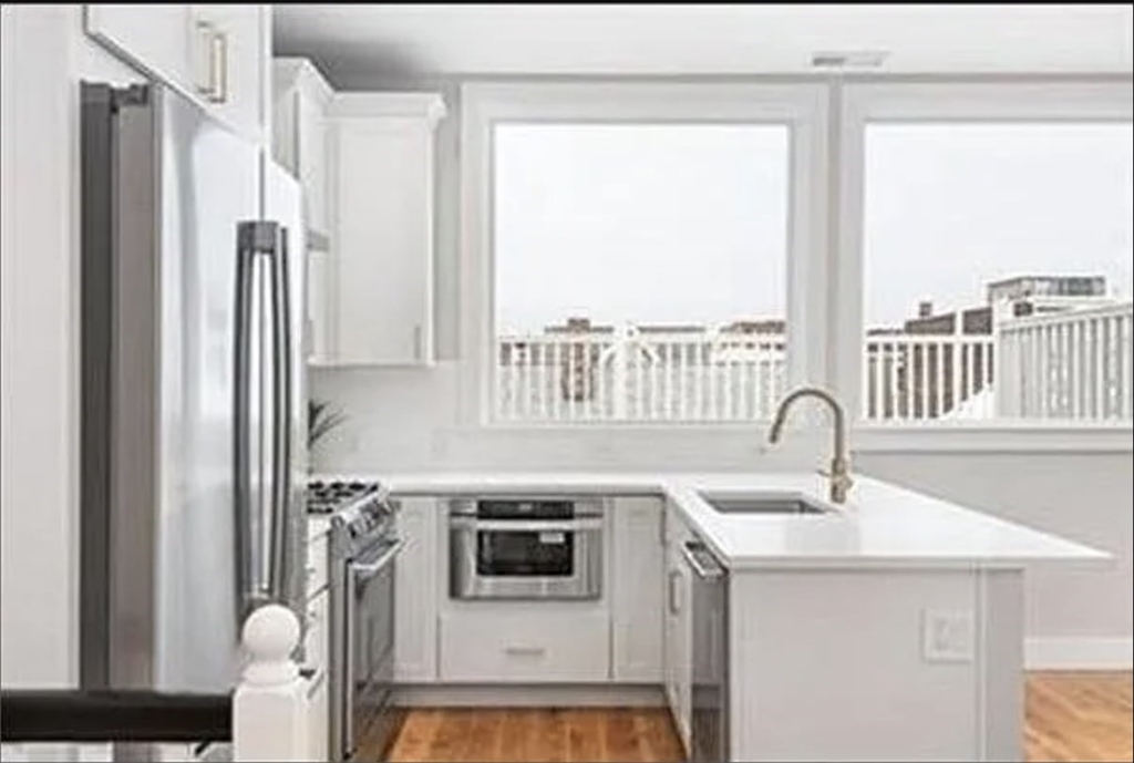 182 W 7th Unit: PH3
