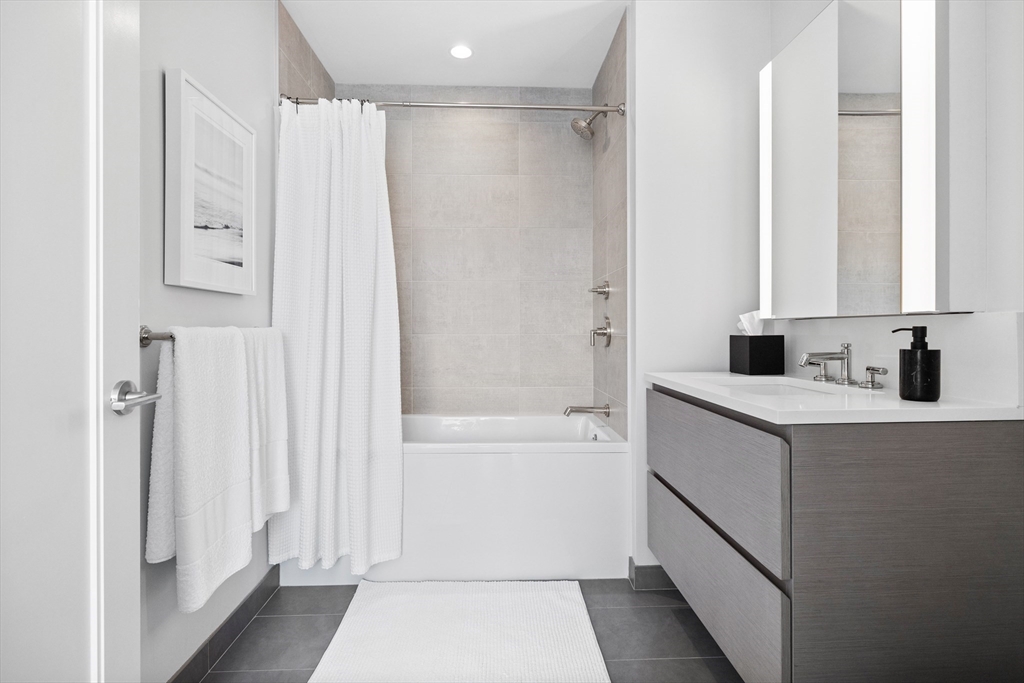 135 Seaport Boulevard Unit: PH1C