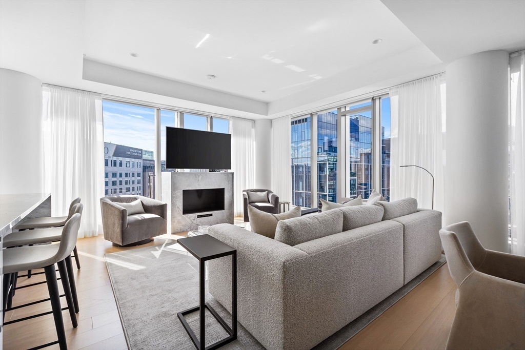 135 Seaport Boulevard Unit: PH1C