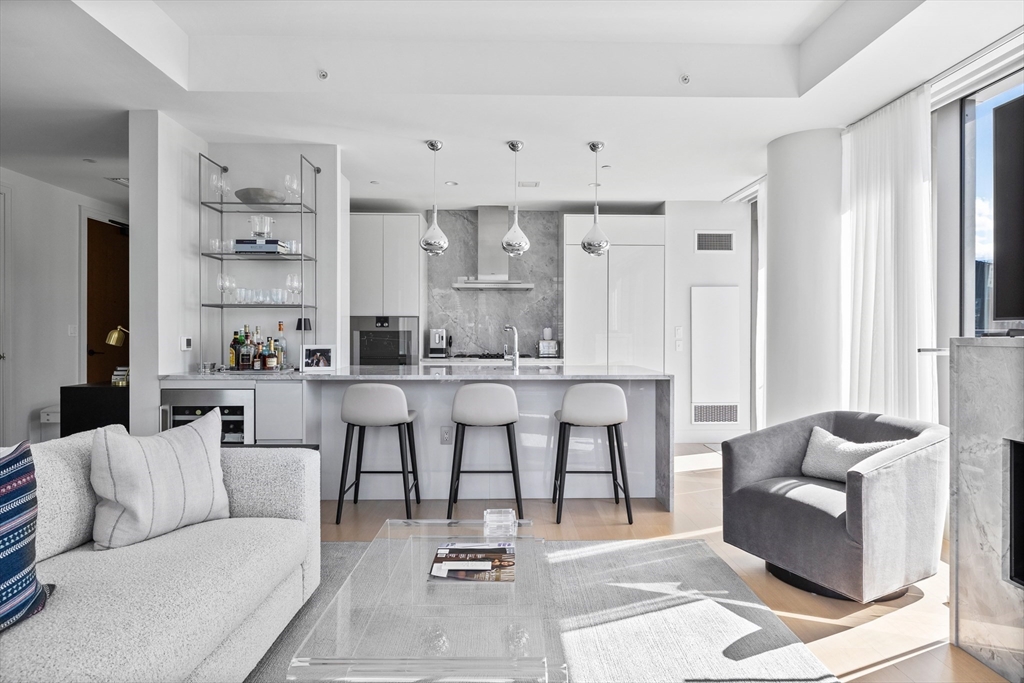 135 Seaport Boulevard Unit: PH1C