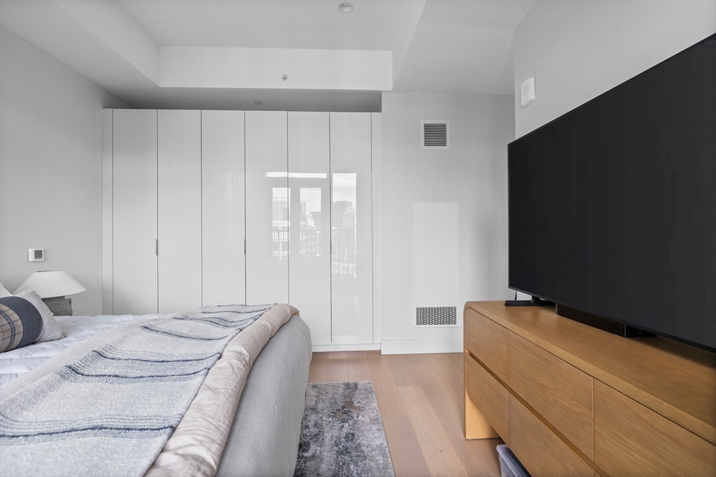 135 Seaport Boulevard Unit: PH1C