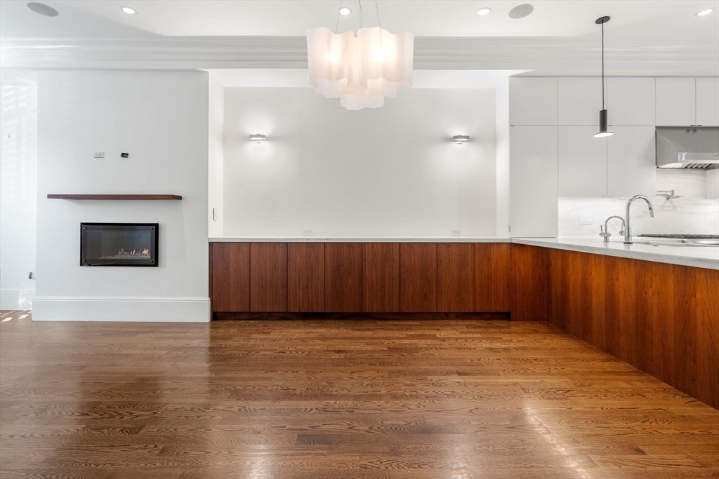 121 W Newton Street # 1