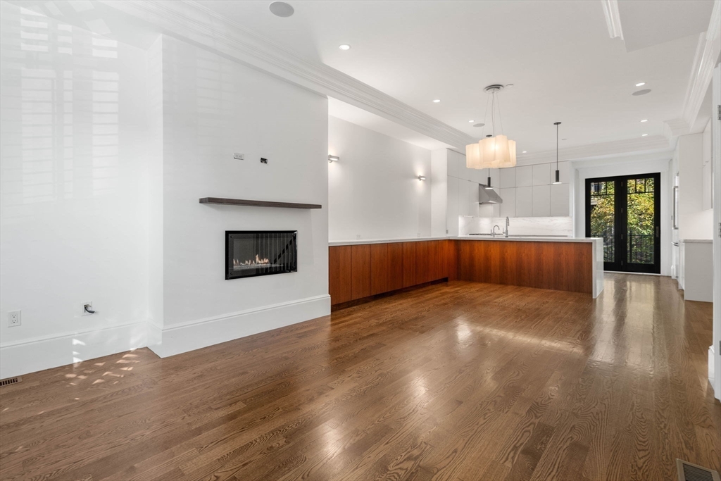 121 W Newton Street # 1