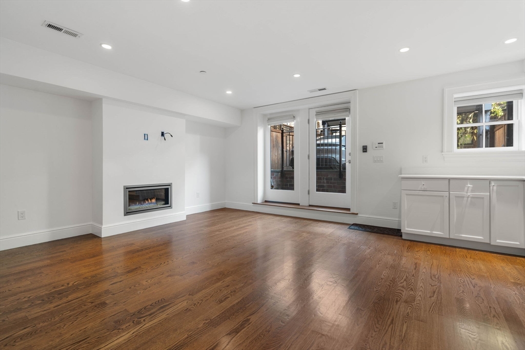 121 W Newton Street # 1