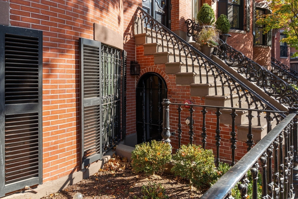 121 W Newton Street # 1