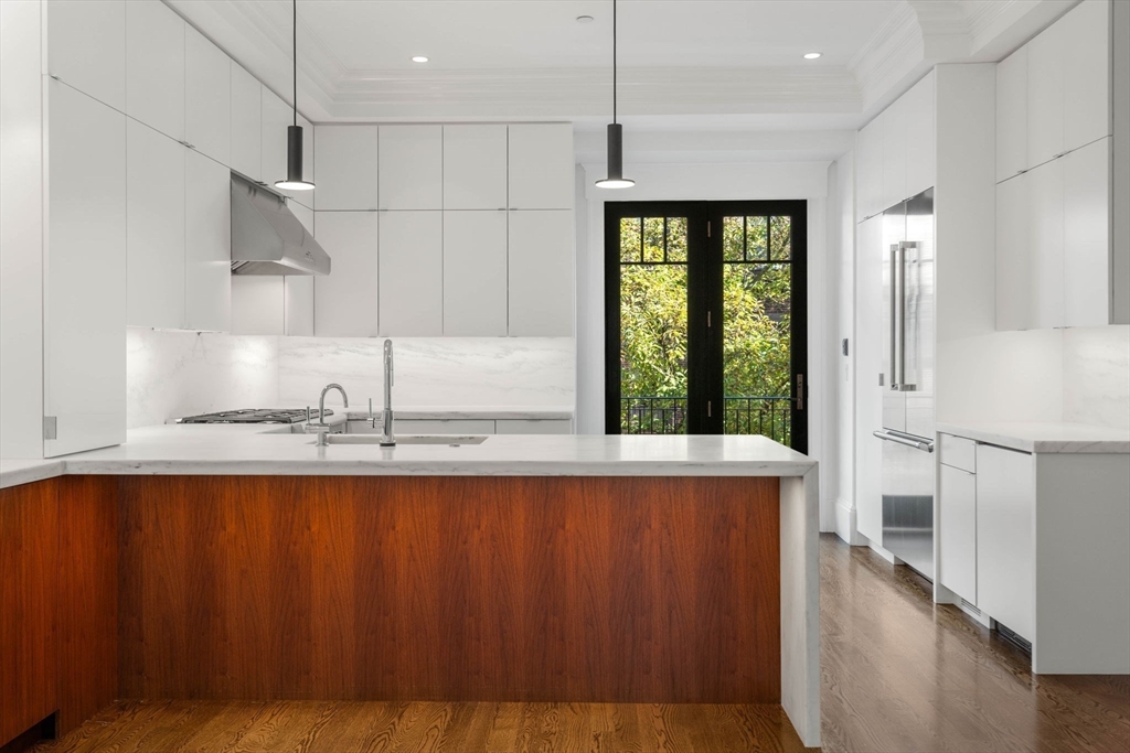 121 W Newton Street # 1