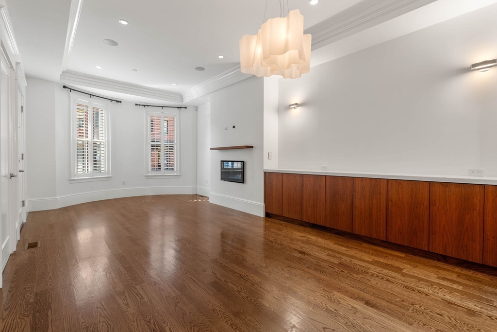 121 W Newton Street # 1