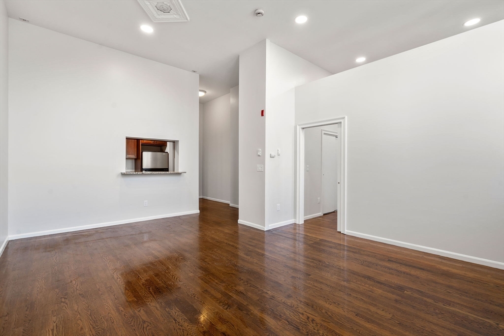 350 W 4th St. # 207