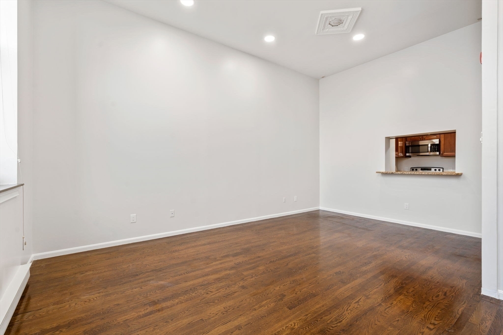 350 W 4th St. # 207