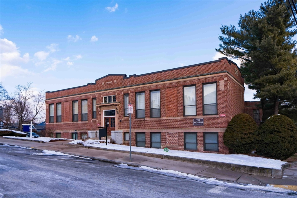 80 Beaumont St # 207