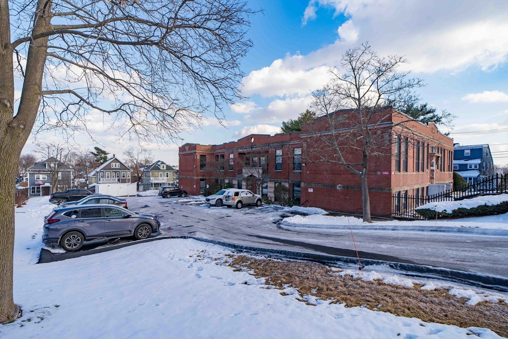 80 Beaumont St # 207