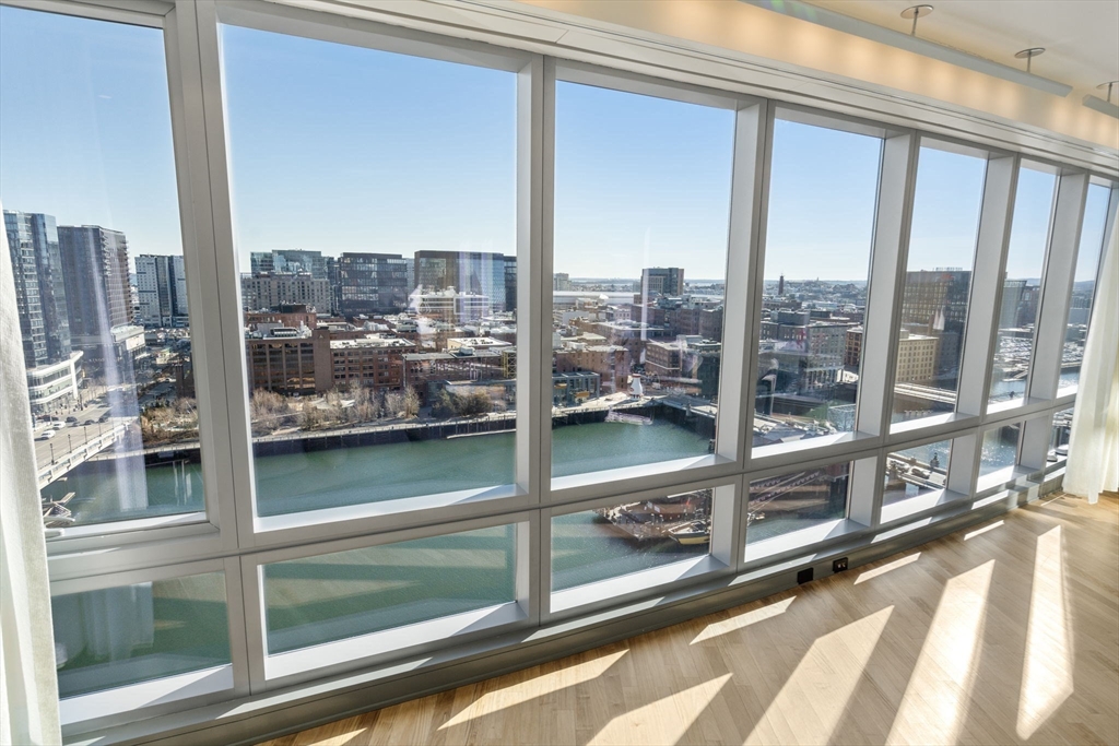 500 Atlantic Ave # 17K