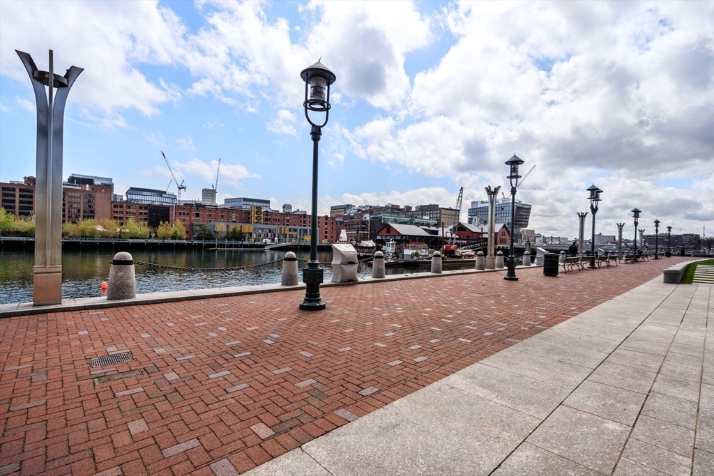 500 Atlantic Ave # 17K