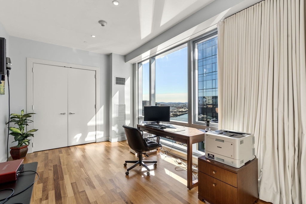 500 Atlantic Ave # 17K