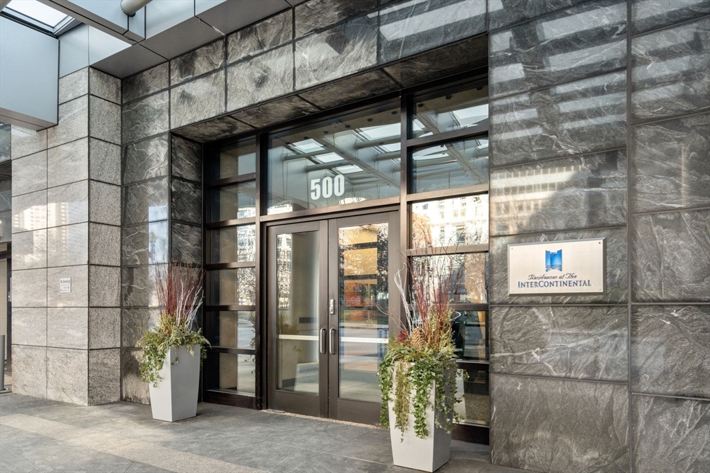 500 Atlantic Ave # 17K