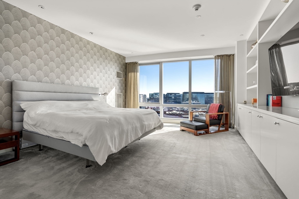 500 Atlantic Ave # 17K