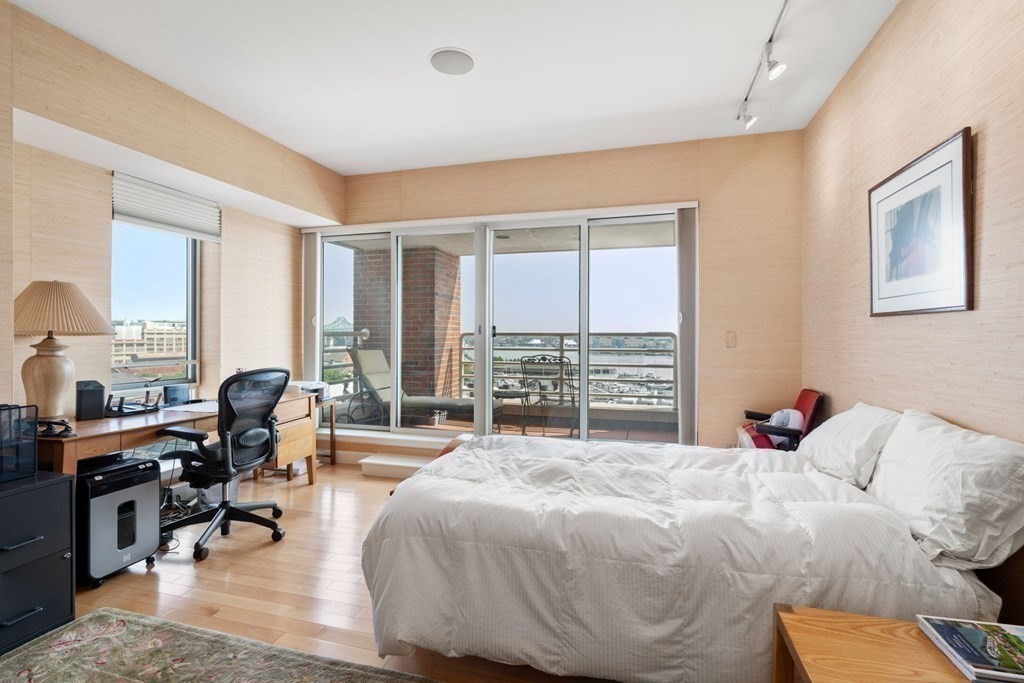 197 Eighth St Unit: PH212