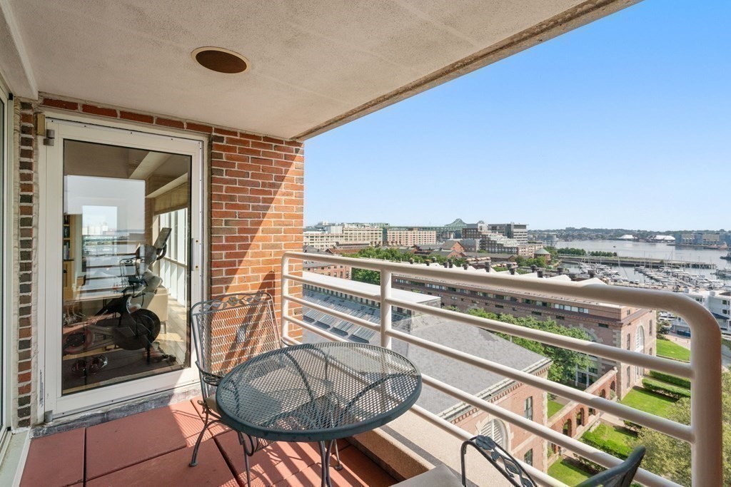 197 Eighth St Unit: PH212