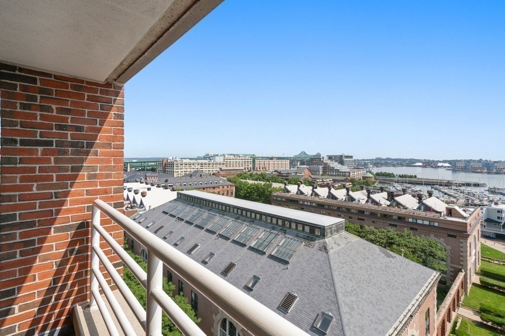 197 Eighth St Unit: PH212