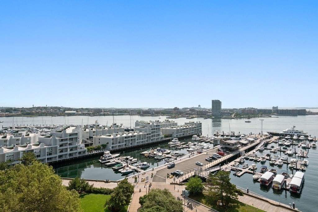 197 Eighth St Unit: PH212