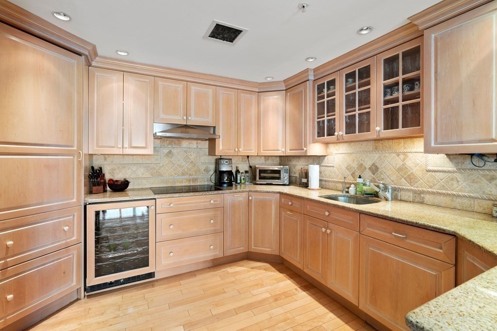 197 Eighth St Unit: PH212