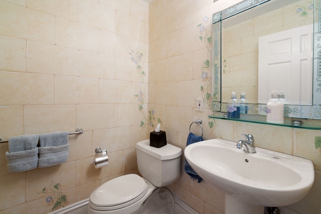 197 Eighth St Unit: PH212