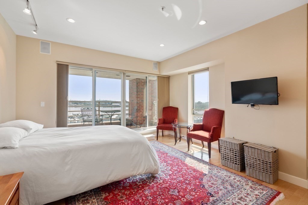 197 Eighth St Unit: PH212