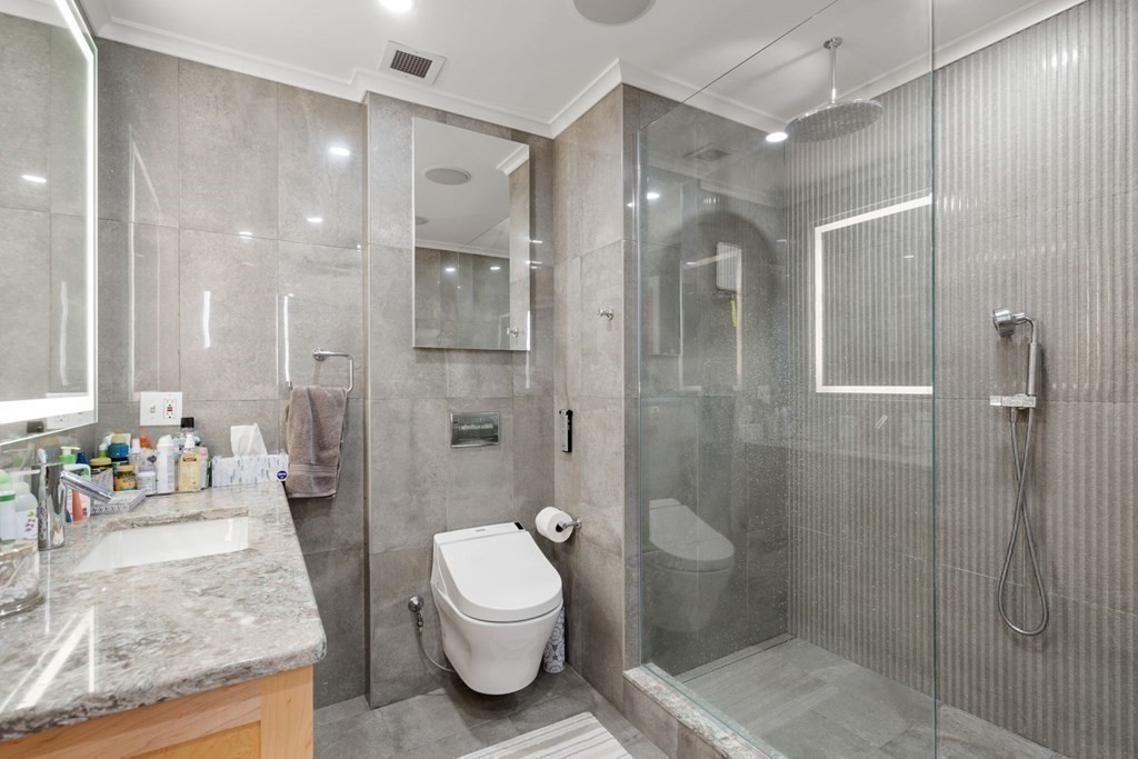 197 Eighth St Unit: PH212