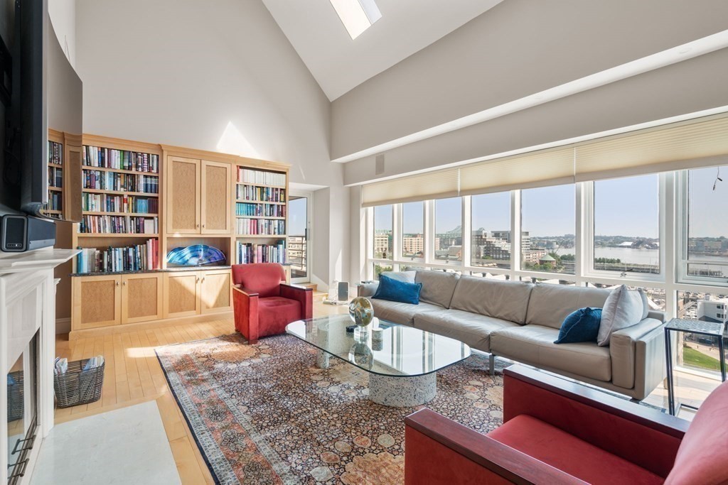 197 Eighth St Unit: PH212