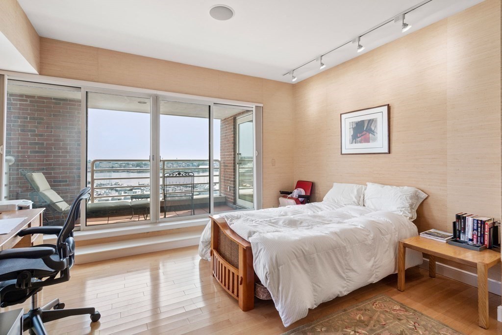 197 Eighth St Unit: PH212