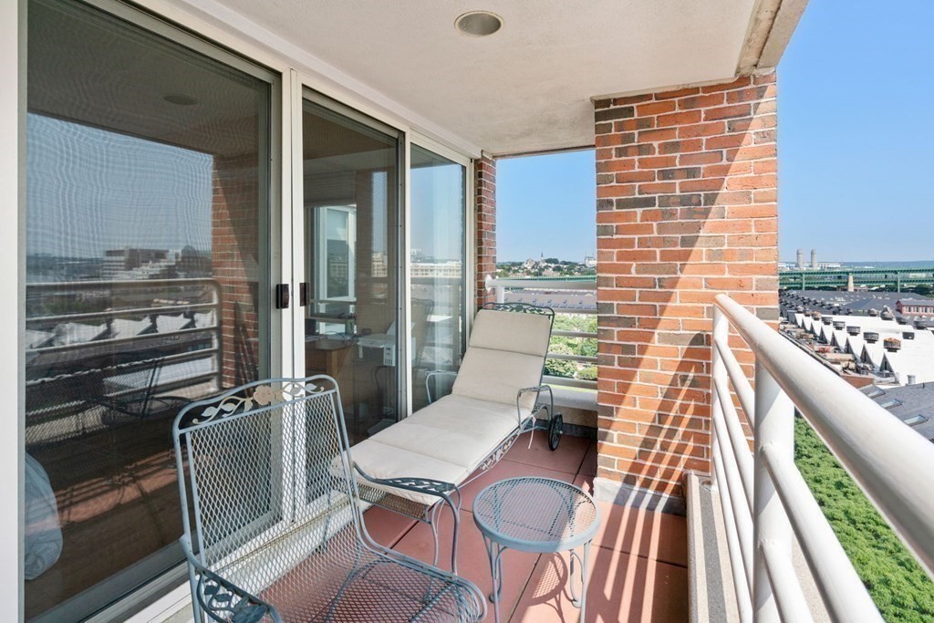 197 Eighth St Unit: PH212