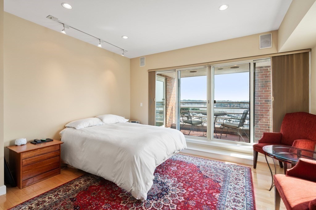 197 Eighth St Unit: PH212