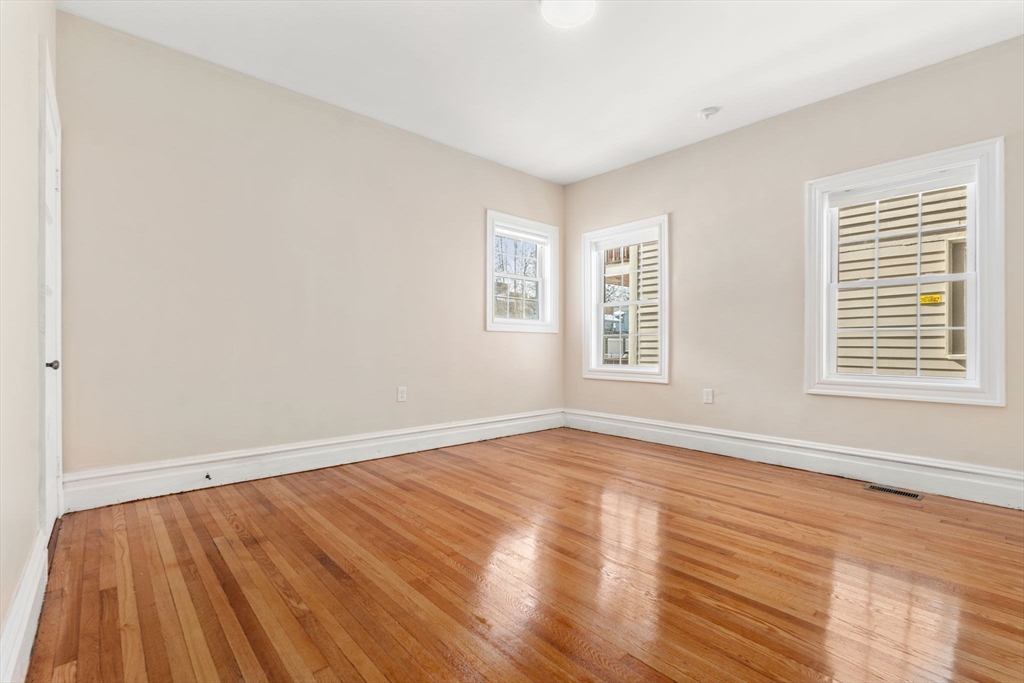 11 1/2 Spring Park Ave # 1