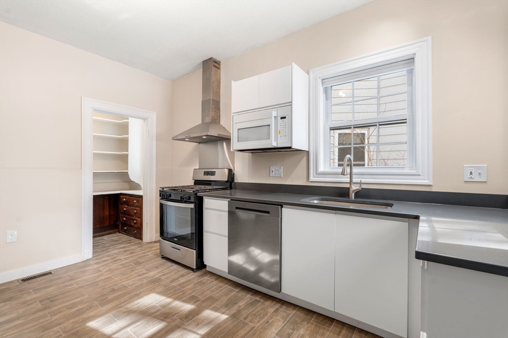 11 1/2 Spring Park Ave # 1