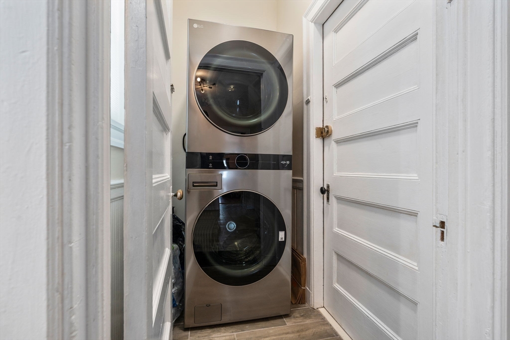 11 1/2 Spring Park Ave # 1