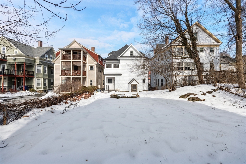 11 1/2 Spring Park Ave # 1