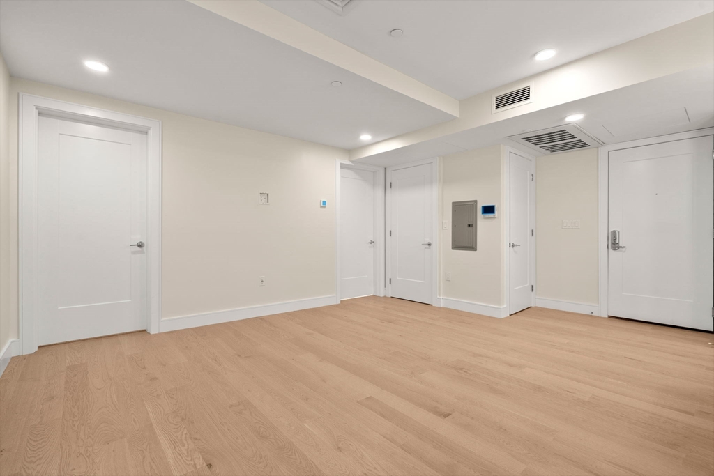 301 Border St. # 402