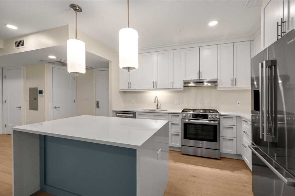 301 Border St. # 402