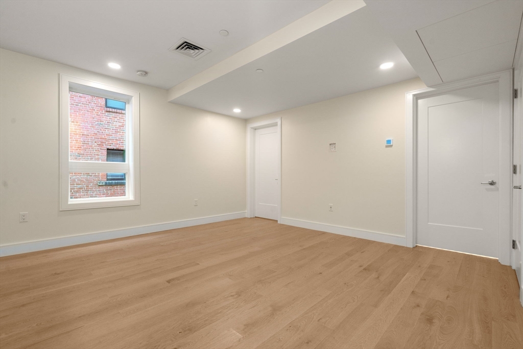 301 Border St. # 402