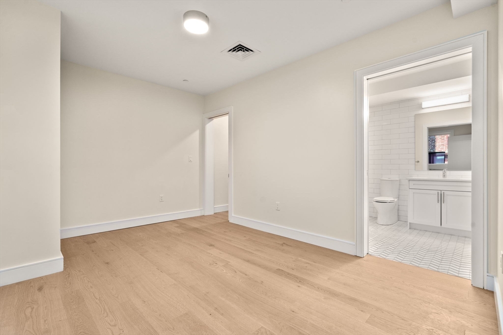 301 Border St. # 402