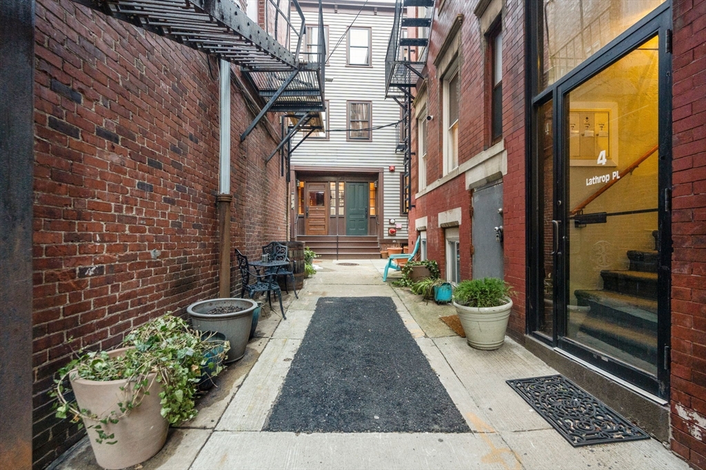 4 Lathrop Pl # 1