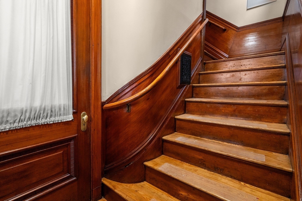 11 1/2 Spring Park Ave # 2