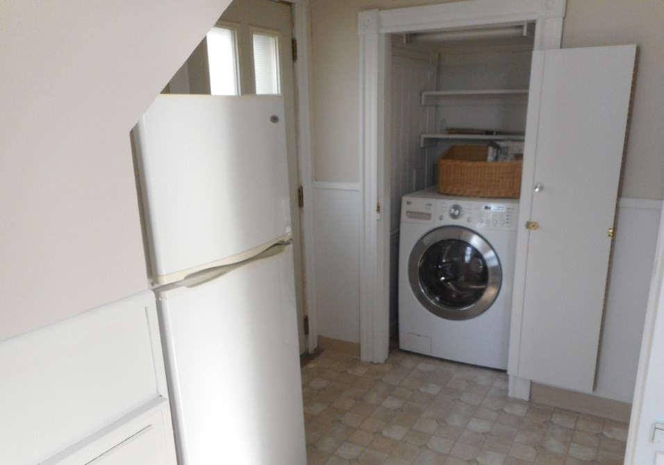 93 Rockland Ave # 1