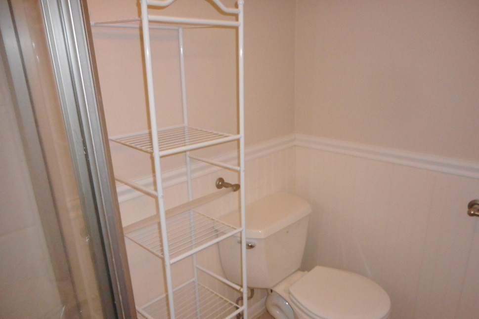 93 Rockland Ave # 1