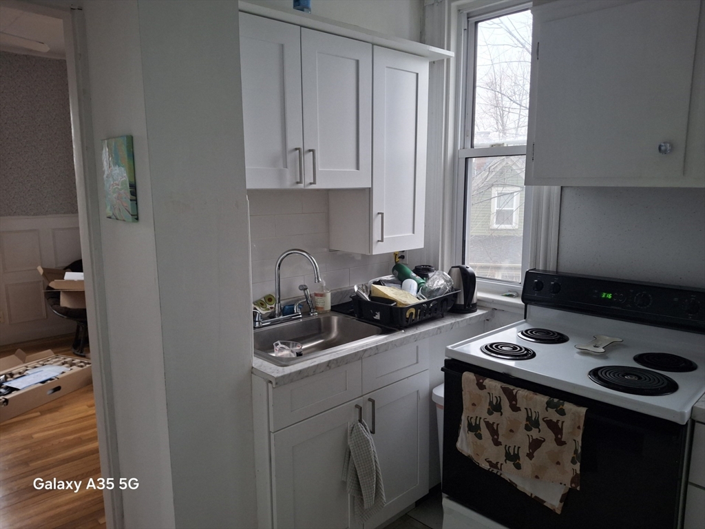 93 Rockland Ave # 1